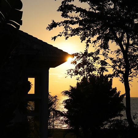 Baan Dhewaran Beachfront Villa Na Chom Thian Exterior photo