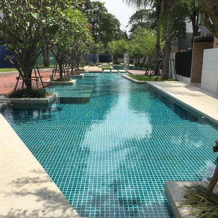 Baan Dhewaran Beachfront Villa Na Chom Thian Exterior photo