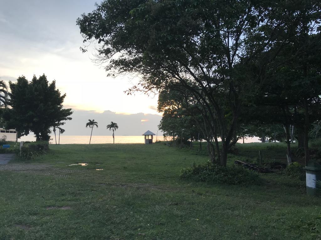Baan Dhewaran Beachfront Villa Na Chom Thian Exterior photo