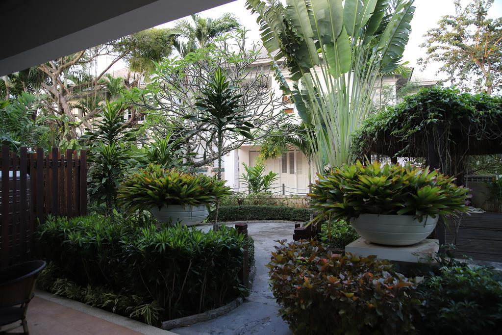 Baan Dhewaran Beachfront Villa Na Chom Thian Exterior photo
