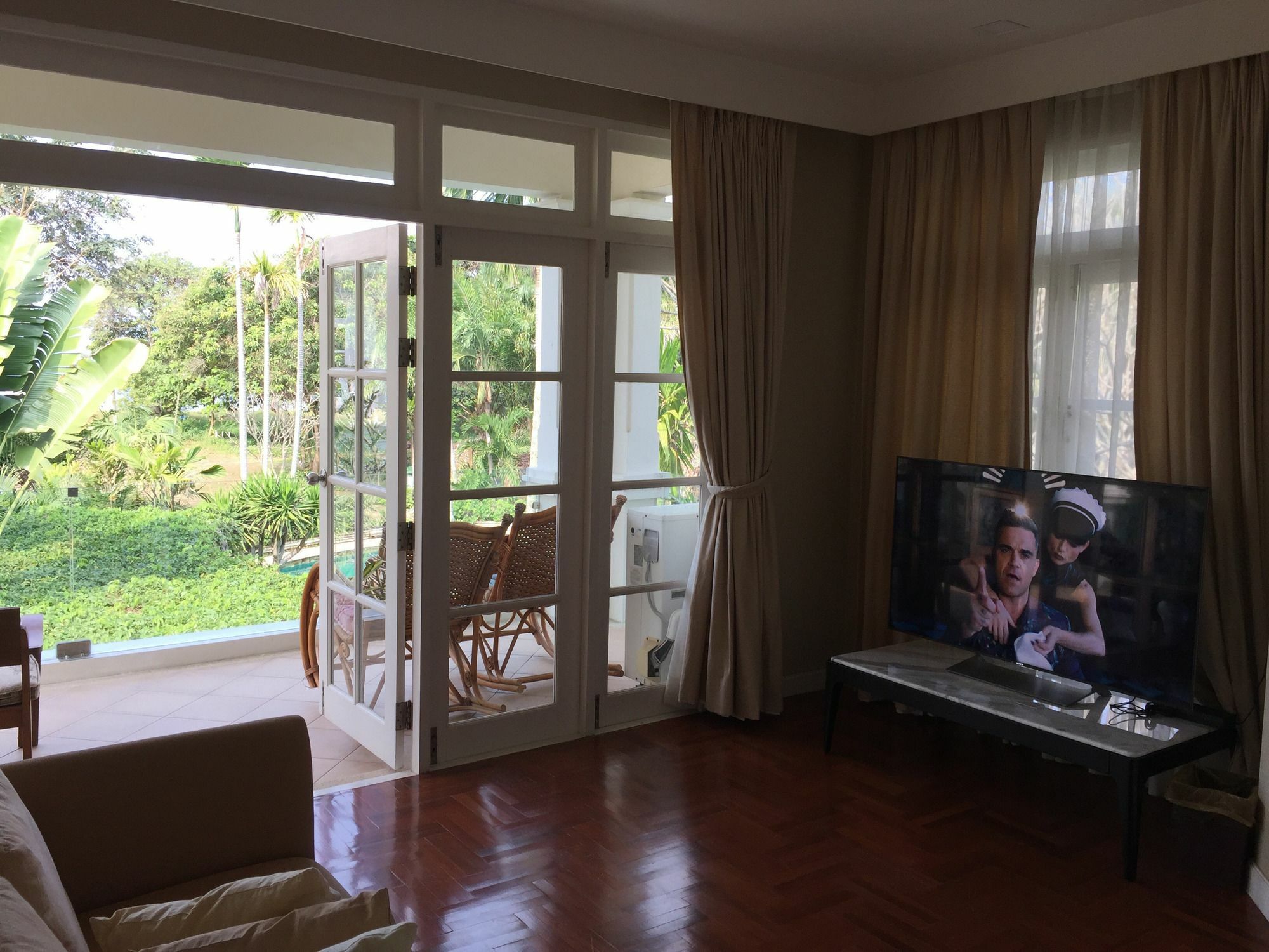 Baan Dhewaran Beachfront Villa Na Chom Thian Exterior photo
