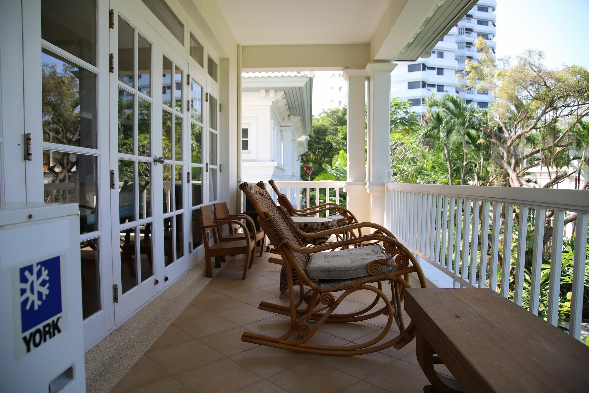 Baan Dhewaran Beachfront Villa Na Chom Thian Exterior photo