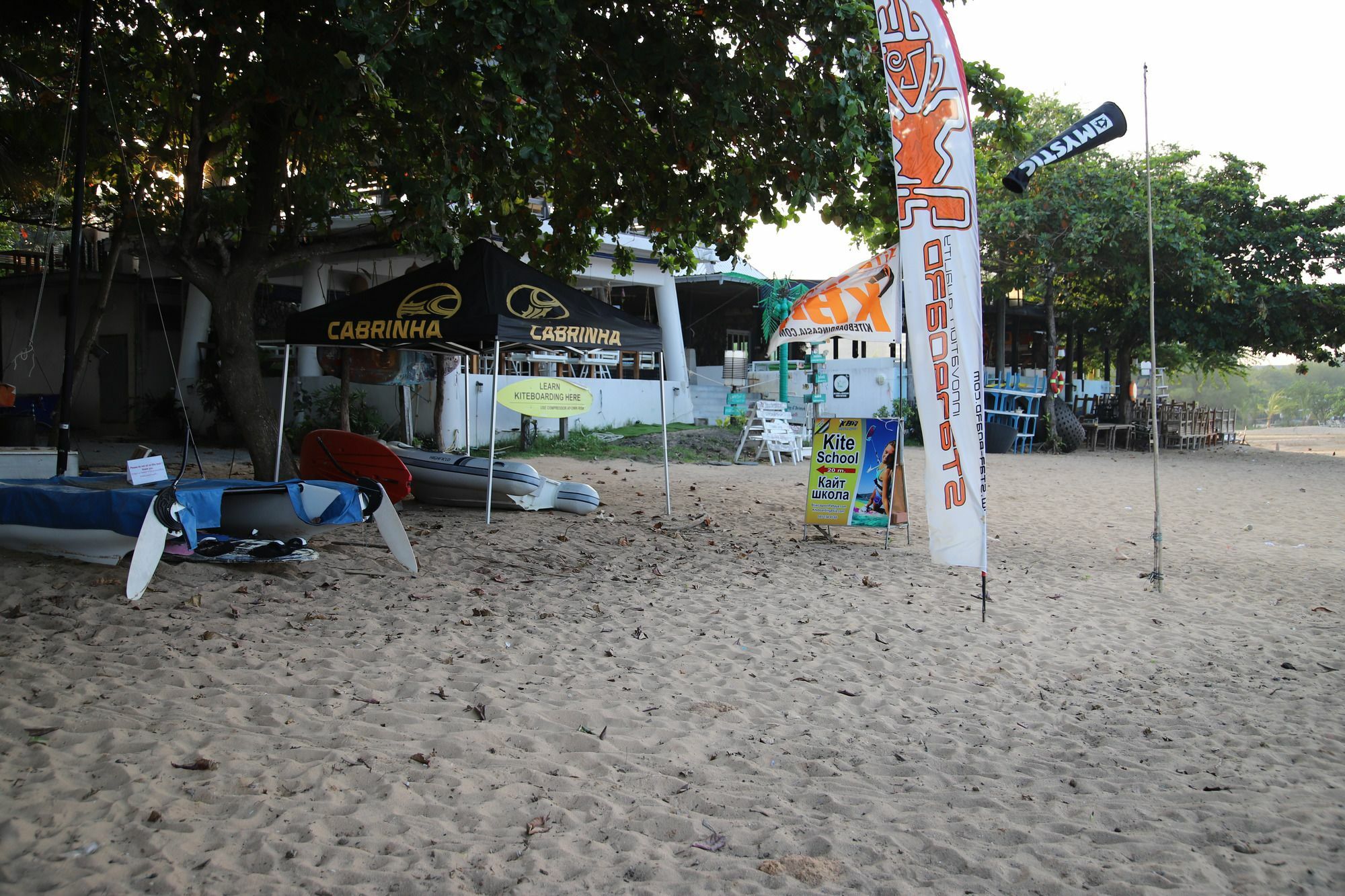 Baan Dhewaran Beachfront Villa Na Chom Thian Exterior photo