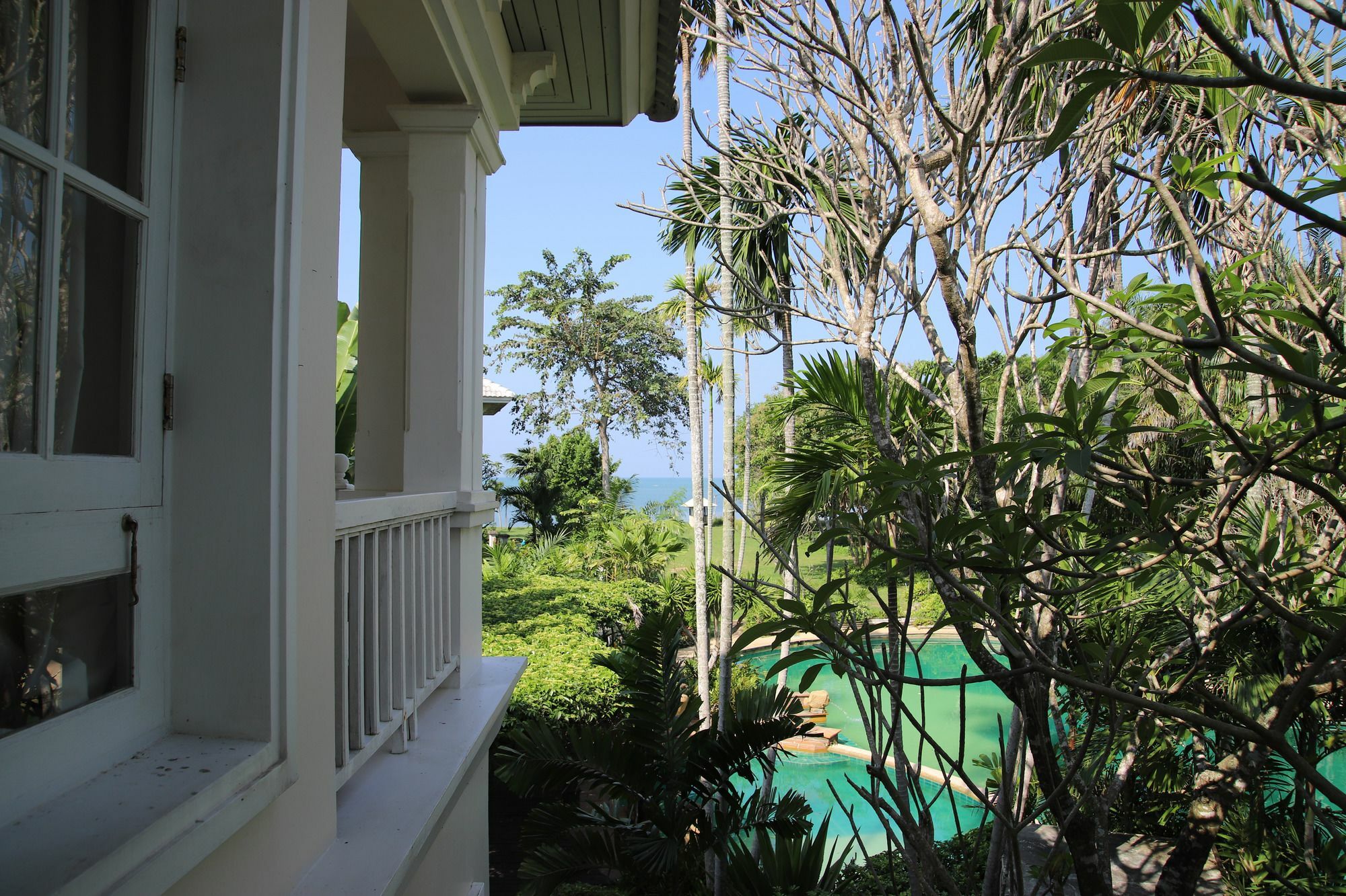 Baan Dhewaran Beachfront Villa Na Chom Thian Exterior photo