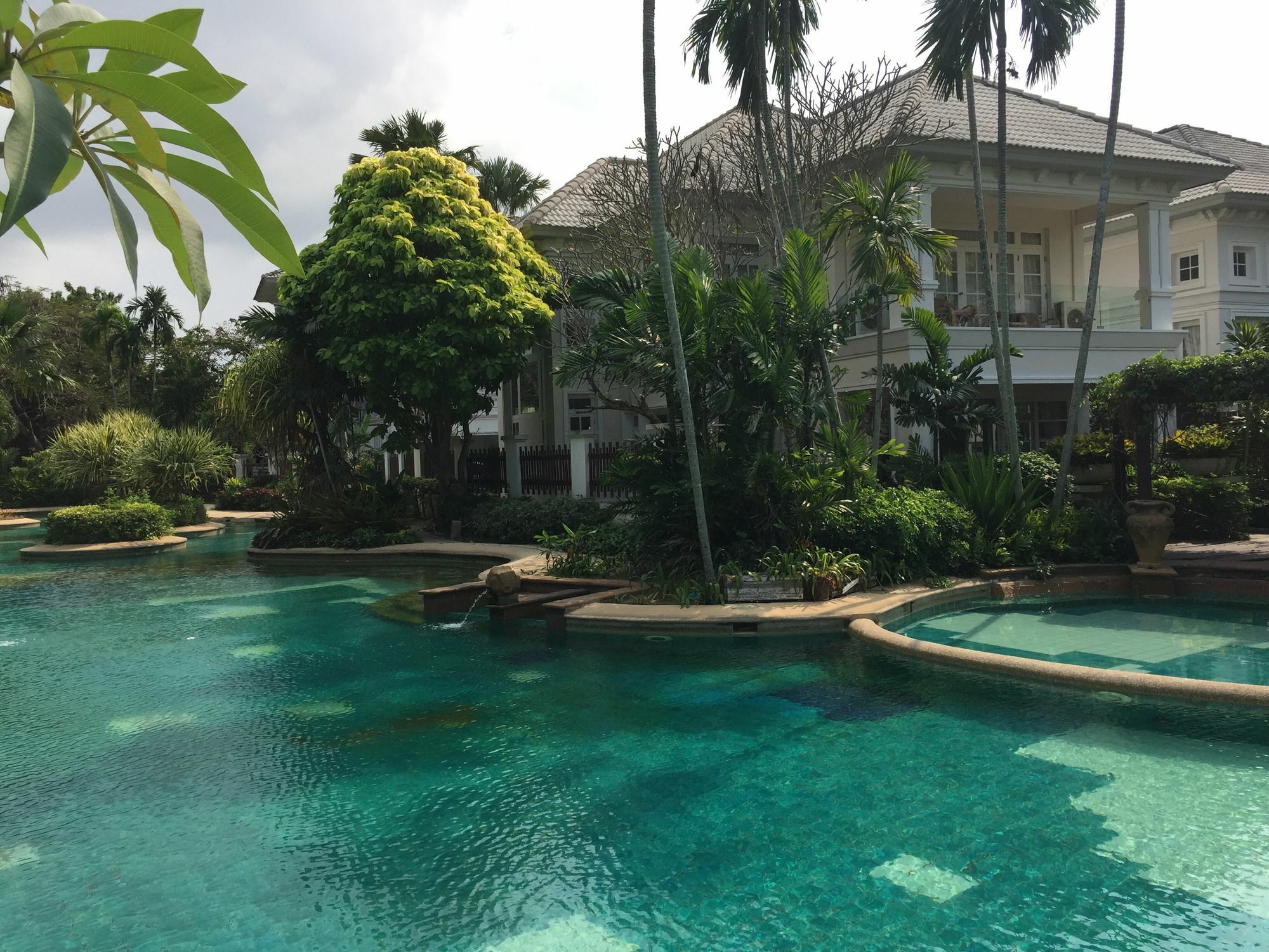 Baan Dhewaran Beachfront Villa Na Chom Thian Exterior photo