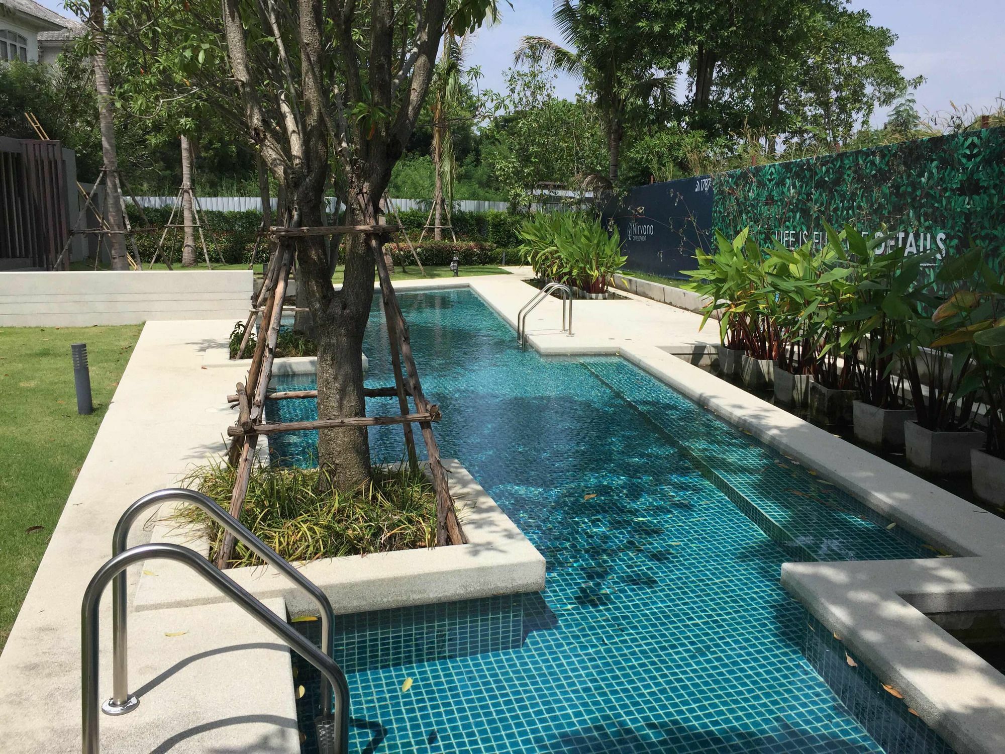 Baan Dhewaran Beachfront Villa Na Chom Thian Exterior photo